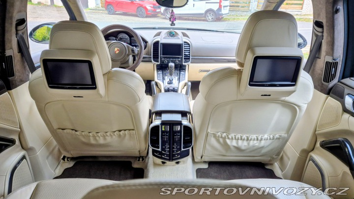 Porsche Cayenne Turbo 2011