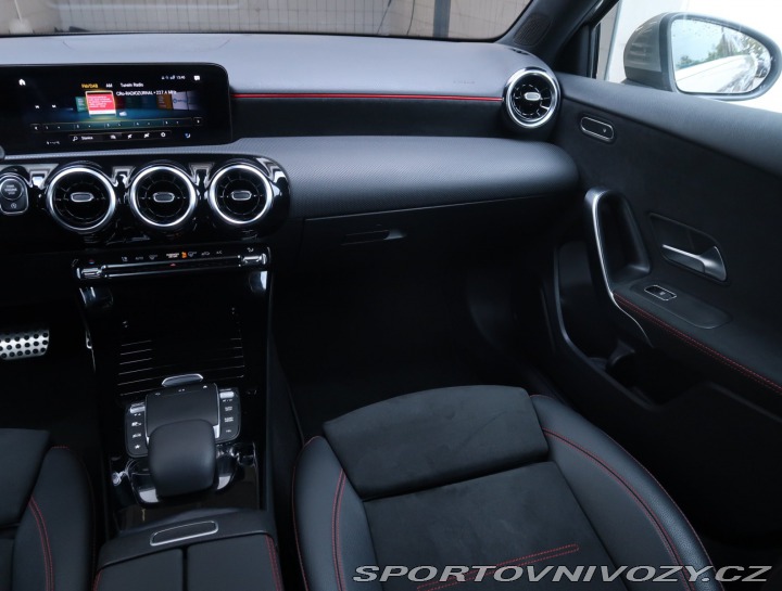 Mercedes-Benz A AMG line A 200 d 2021