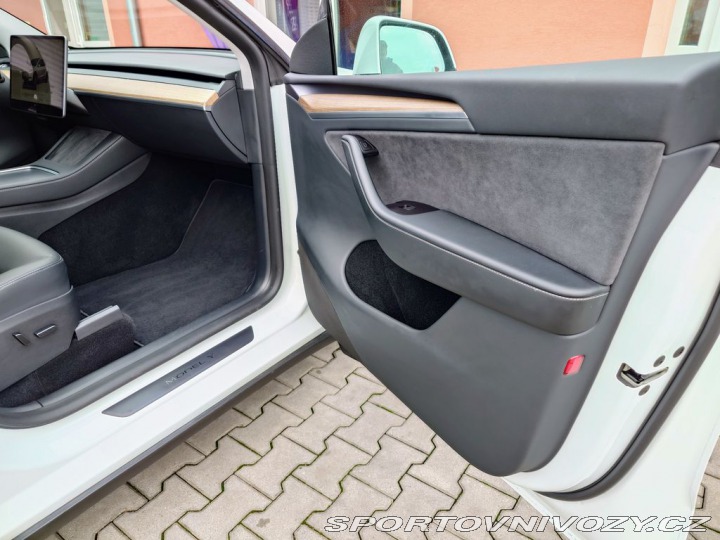 Tesla Model Y Long Range D.M 378 REZER 2023