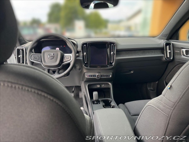 Volvo EC40 Single Range Plus Black 1 2025