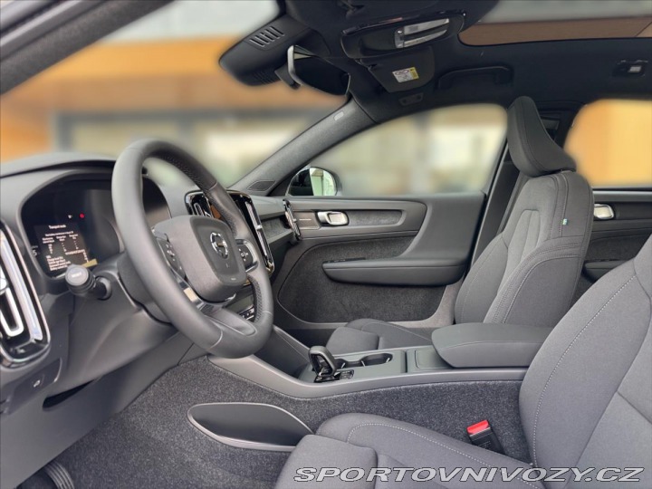 Volvo EC40 Single Range Plus Black 1 2025