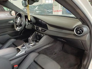Alfa Romeo Giulia 2.0Turbo206kW AT8-Q4 Velo 2024
