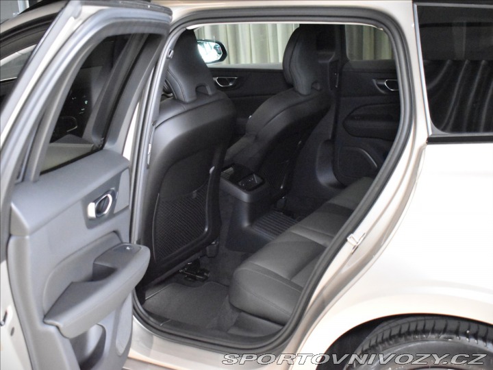 Volvo V60 2,0 T8 Plus Dark 2025