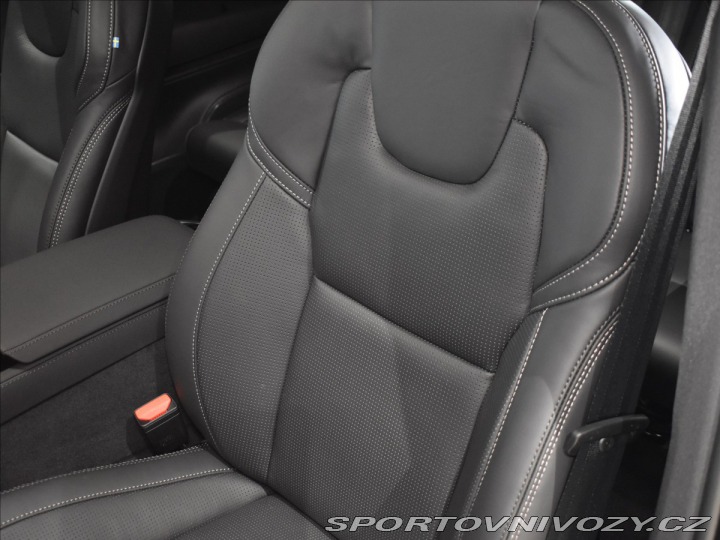 Volvo Ostatní modely XC90 2,0 T8  Plus Dark 2025