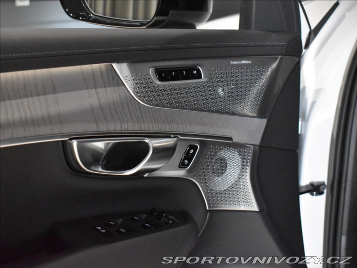 Volvo Ostatní modely XC90 2,0 T8 Plus Dark 2025