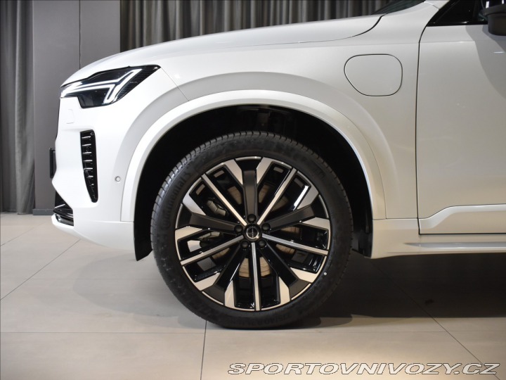 Volvo Ostatní modely XC90 2,0 T8  Plus Dark 2025