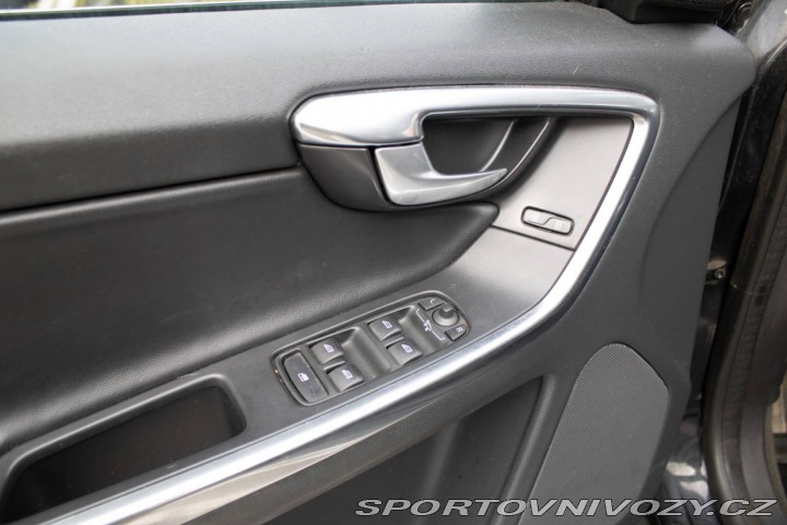 Volvo Ostatní modely XC60 T-6 AWD R-Design Geartro 2012
