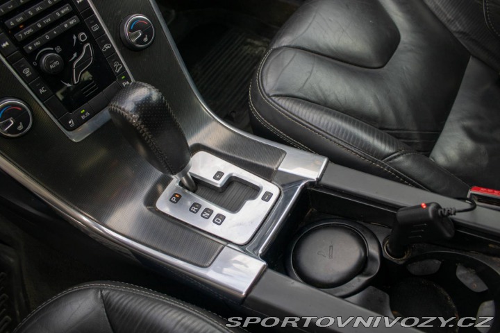 Volvo Ostatní modely XC60 T-6 AWD R-Design Geartro 2012