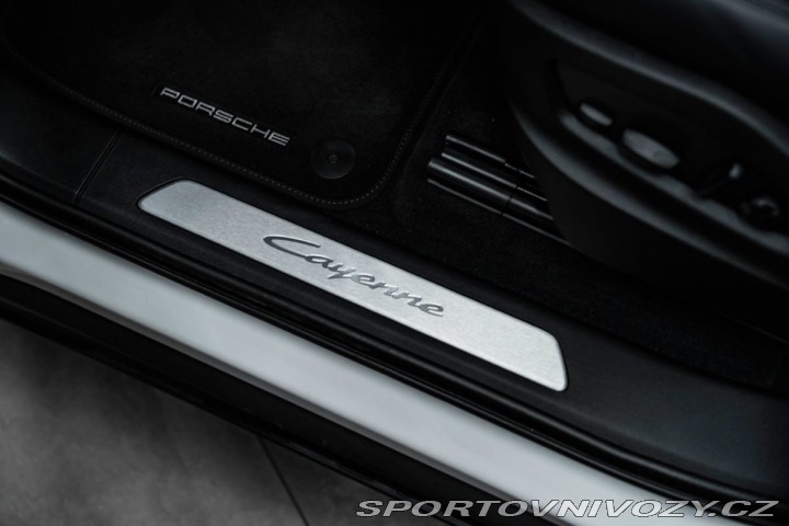 Porsche Cayenne BOSE, PANO, CHRONO 1800