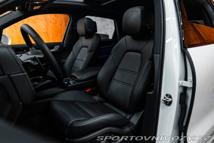 Porsche Cayenne BOSE, PANO, CHRONO 1800