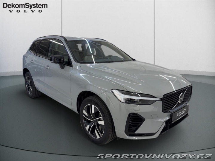 Volvo Ostatní modely XC60 2,0 T6 AWD Plus Dark 6887 2025
