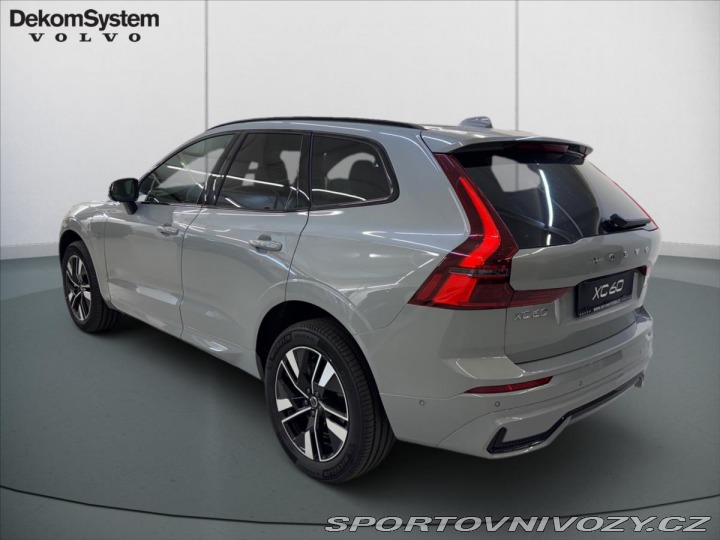 Volvo Ostatní modely XC60 2,0 T6 AWD Plus Dark 6887 2025