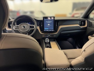 Volvo Ostatní modely XC60 2,0 T6 AWD Plus Dark 6887 2025