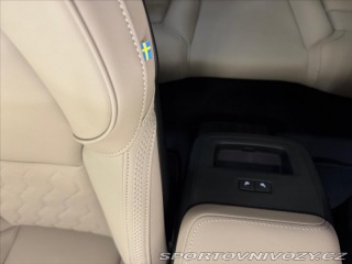 Volvo Ostatní modely XC60 2,0 T6 AWD Plus Dark 6887 2025