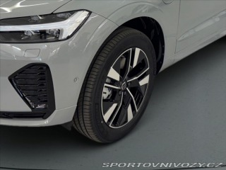 Volvo Ostatní modely XC60 2,0 T6 AWD Plus Dark 6887 2025