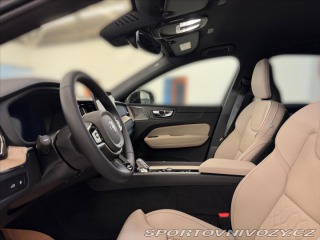 Volvo Ostatní modely XC60 2,0 T6 AWD Plus Dark 6887 2025