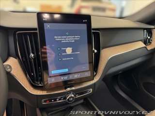 Volvo Ostatní modely XC60 2,0 T6 AWD Plus Dark 6887 2025