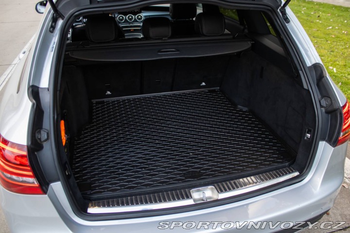 Mercedes-Benz C Kombi 220d AMG packet / 2018