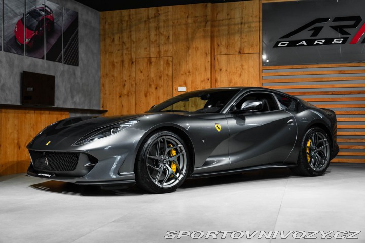 Ferrari 812 Superfast Lift, 360 kamer 1800