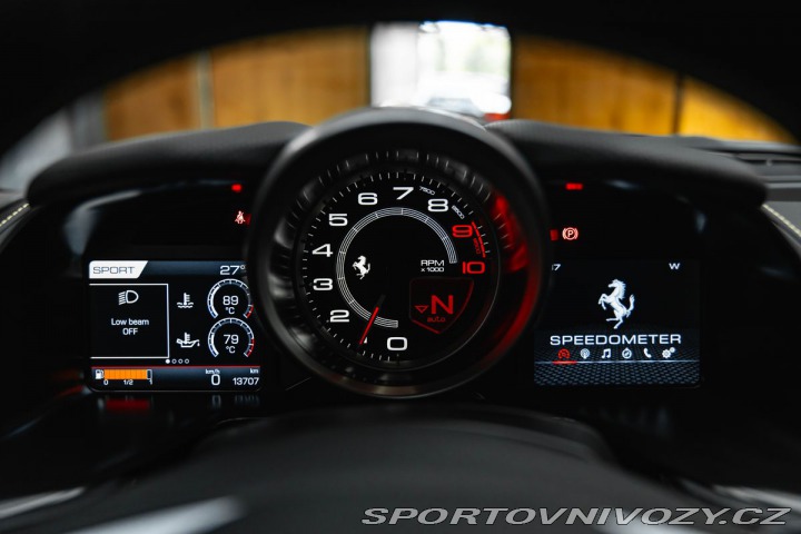 Ferrari 812 Superfast Lift, 360 kamer 1800