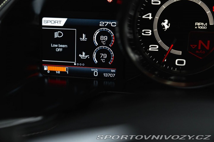 Ferrari 812 Superfast Lift, 360 kamer 1800