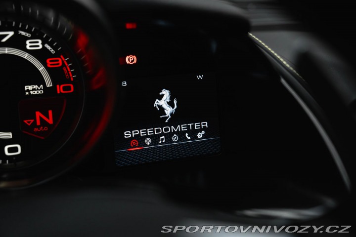 Ferrari 812 Superfast Lift, 360 kamer 1800
