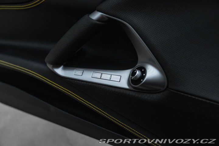 Ferrari 812 Superfast Lift, 360 kamer 1800