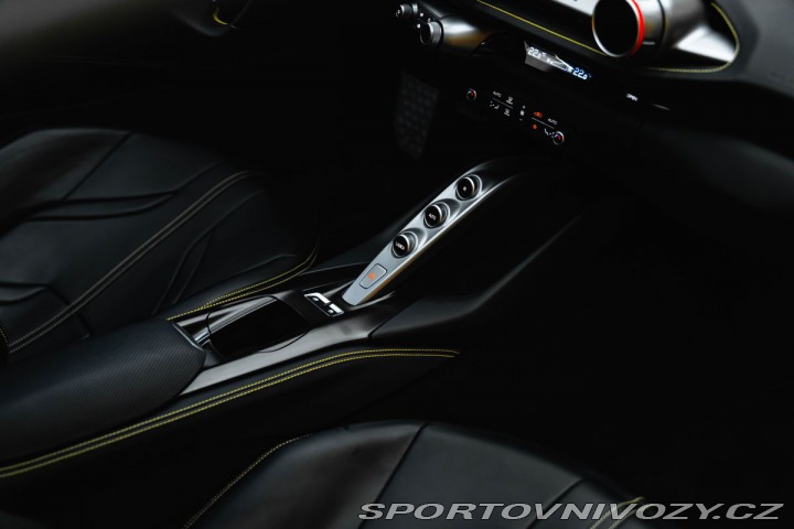 Ferrari 812 Superfast Lift, 360 kamer 1800