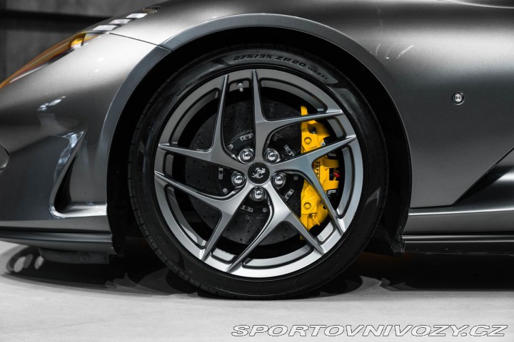 Ferrari 812 Superfast Lift, 360 kamer 1800
