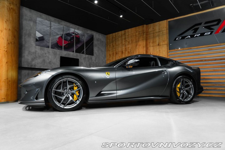 Ferrari 812 Superfast Lift, 360 kamer 1800