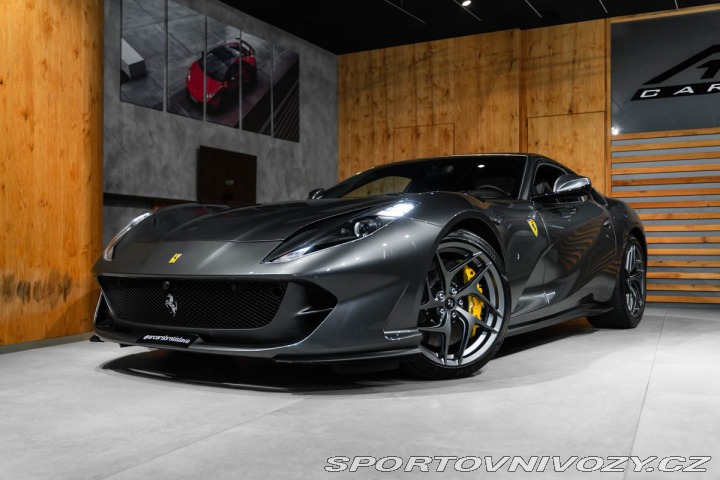 Ferrari 812 Superfast Lift, 360 kamer 1800