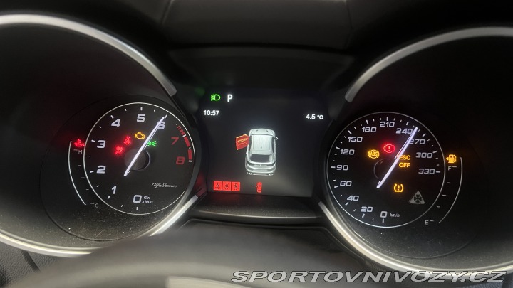 Alfa Romeo Stelvio Quadrifoglio 2021