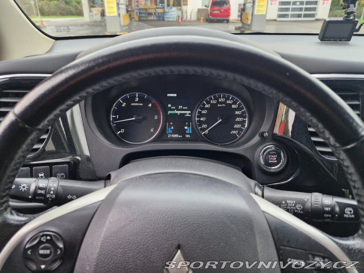 Mitsubishi Ostatní modely Outlander 2,3 III,4x4,2.2 Di-D,11 2014