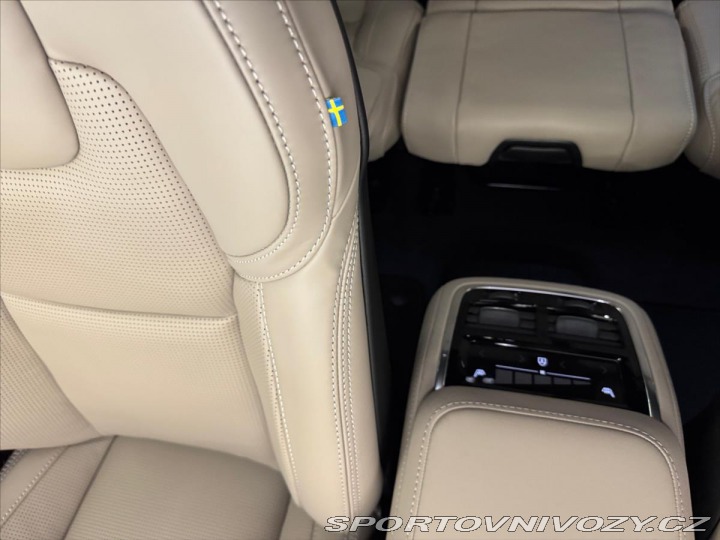 Volvo Ostatní modely XC90 2,0 T8 AWD Plus Dark 9875 2025