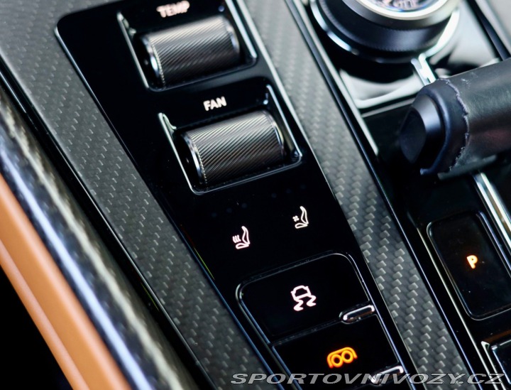 Aston Martin DB12 4.0 V8, Iridiscent Emera 2023