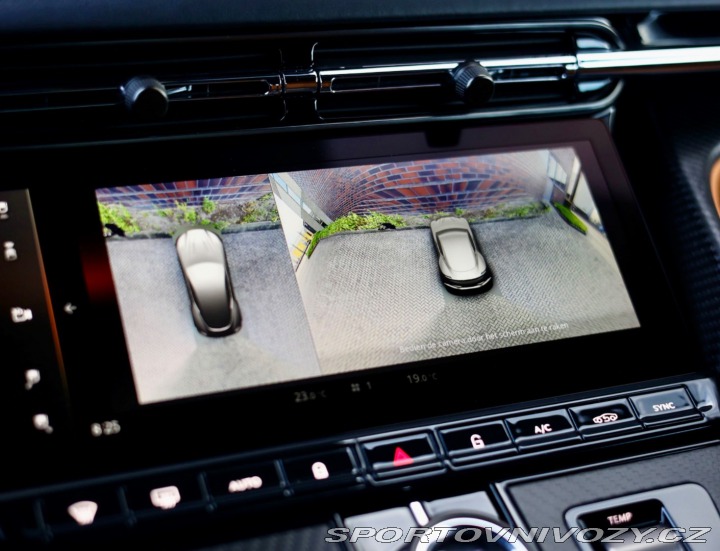 Aston Martin DB12 4.0 V8, Iridiscent Emera 2023