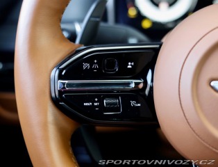 Aston Martin DB12 4.0 V8, Iridiscent Emera 2023