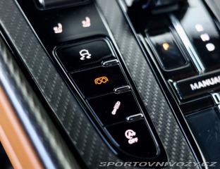 Aston Martin DB12 4.0 V8, Iridiscent Emera 2023