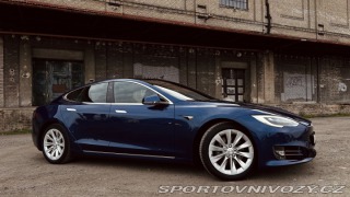 Tesla Model S  2021