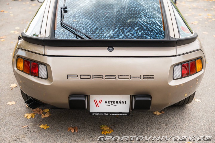 Porsche 928 S 1983