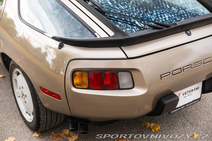 Porsche 928 S 1983