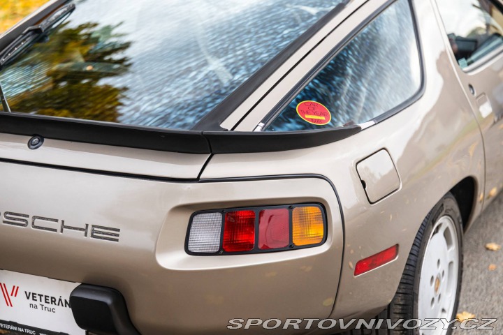 Porsche 928 S 1983