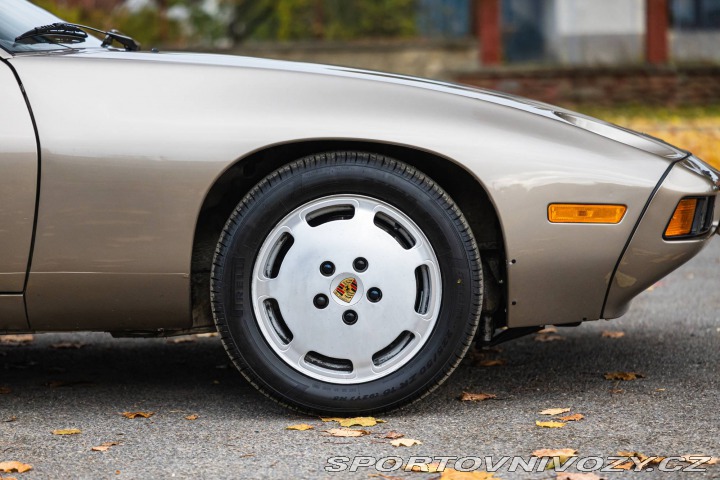 Porsche 928 S 1983