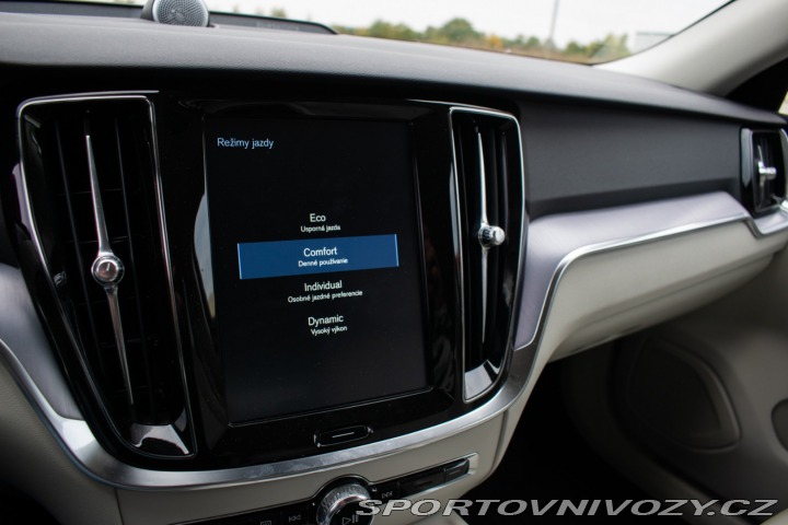 Volvo V60 T6 Momentum AWD A/T 228k 2018