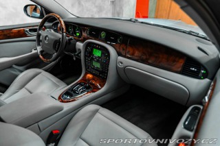 Jaguar XJ  2004