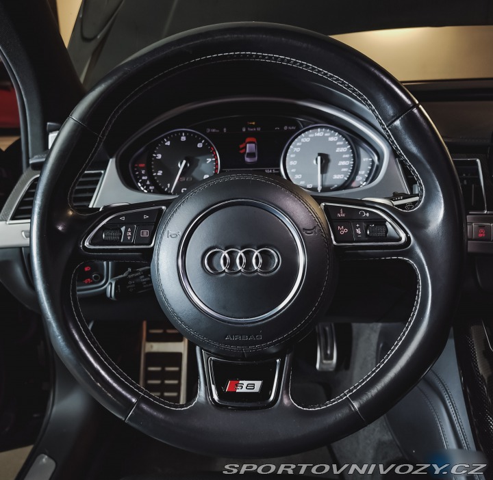 Audi S8  2016