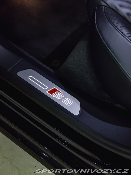 Audi S8  2016