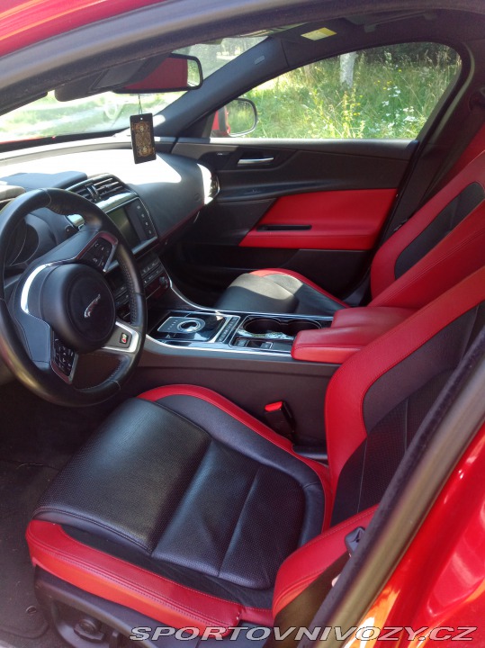 Jaguar XE  2018