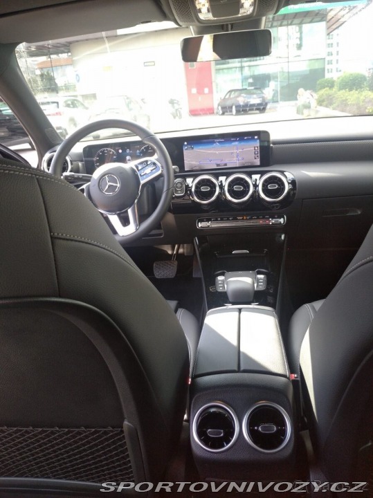 Mercedes-Benz A  2022