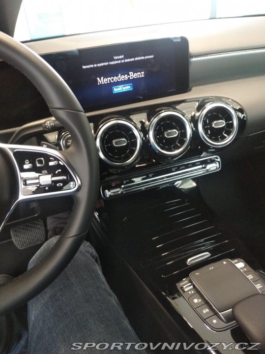 Mercedes-Benz A  2022